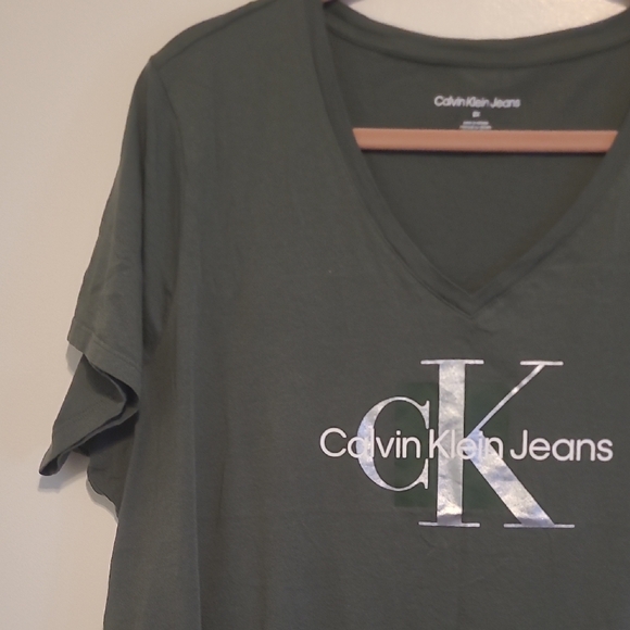 Calvin Klein Jeans Charcoal V-Neck Tee - Picture 4 of 5